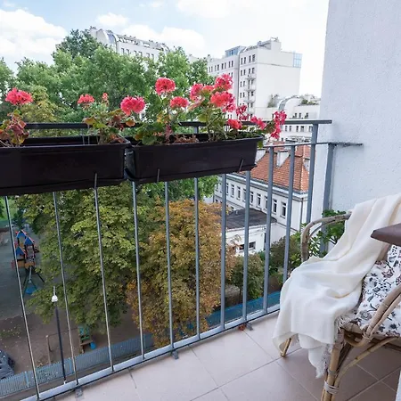 Apartment P&o Serviced Falecka Warsaw